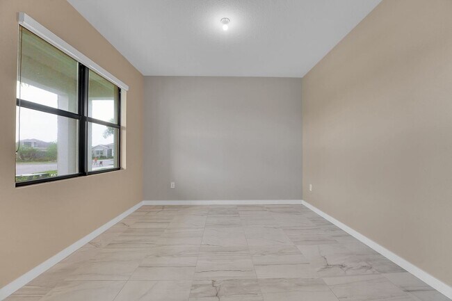 Building Photo - 2006 NE Ocean Dunes Dr