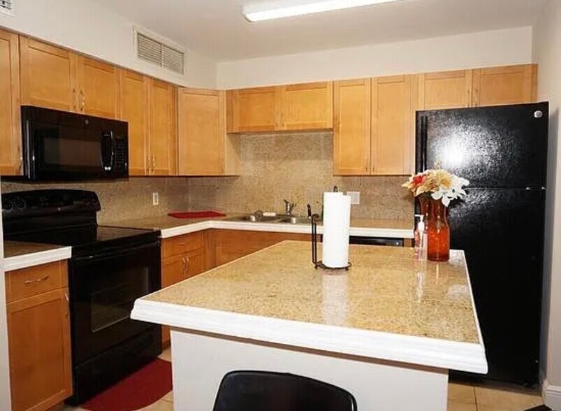 Building Photo - 375 Lake Ontario Ct