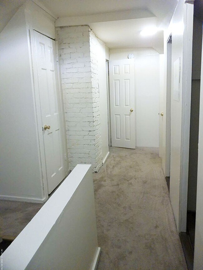 Building Photo - 4 Bedroom Duplex Close to Campus! - 6/1/26