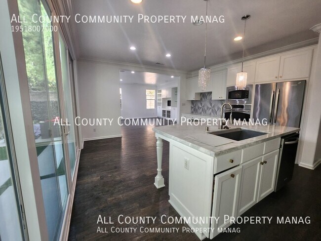 Building Photo - 43 Los Indios