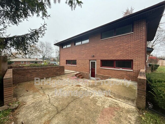 Building Photo - 7201 Englewood Dr