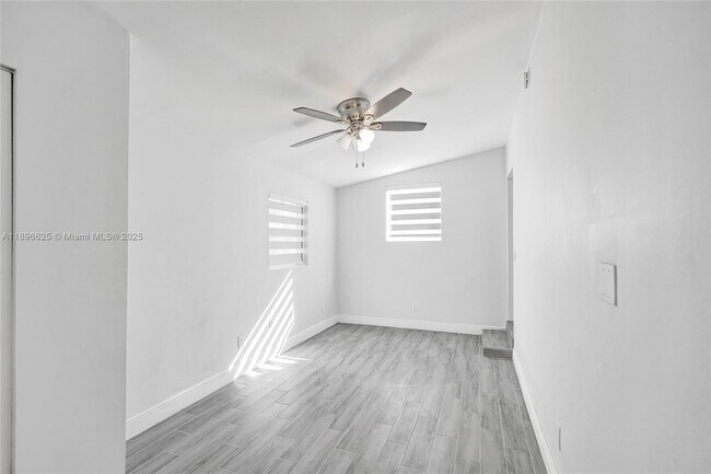 Building Photo - 119 SW 22nd Ave