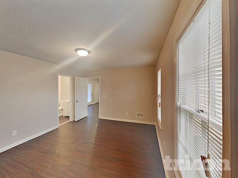 Building Photo - 305 Concourse Dr