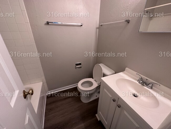 Building Photo - $725 - AVAILABLE NOW! SECTION 8/ Housing Voucher approved 3 bedroom / 1 bathroom