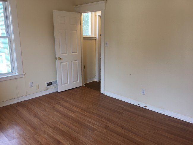 Building Photo - 86 Adeline St