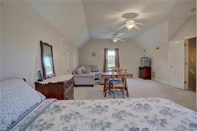 Building Photo - 12325 6 Ponds Ln