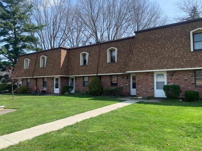 Building Photo - Parkwood Townhomes