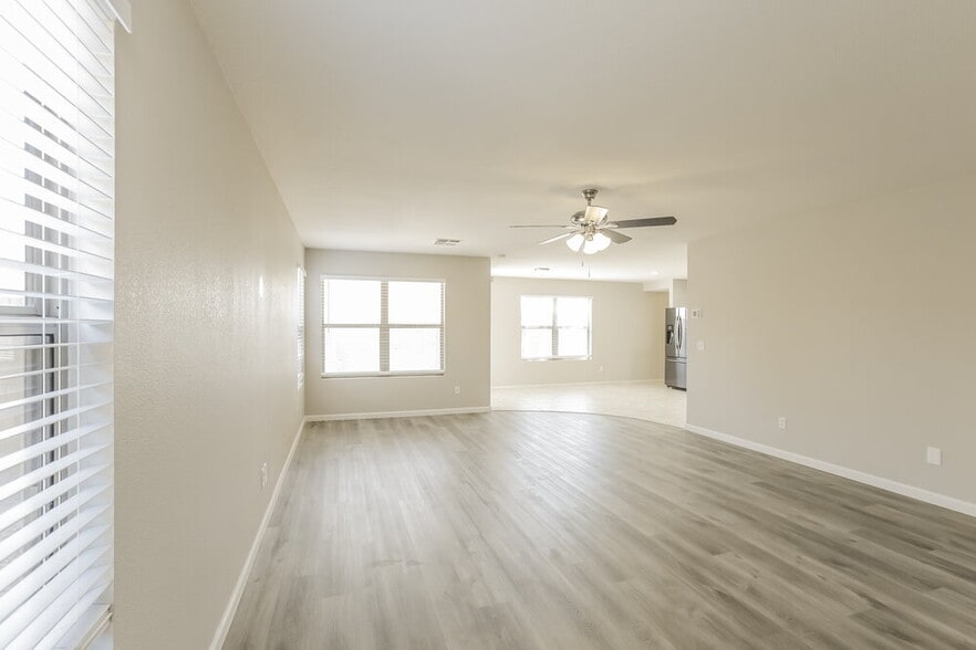 Building Photo - 2217 E 35th Ave