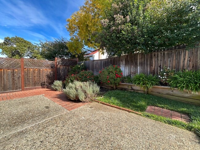 Building Photo - Sought after Concord Crossings Community 4...