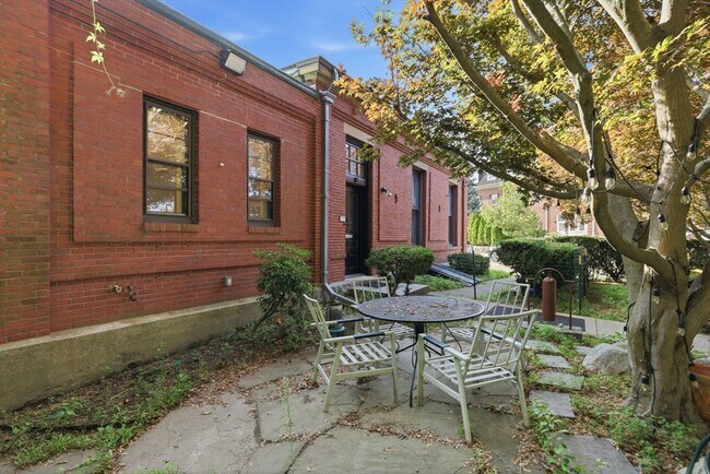 Building Photo - 1110 Washington St