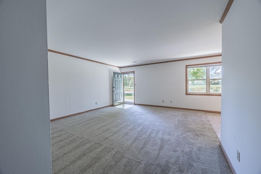 Building Photo - 552 Rumbach Ave