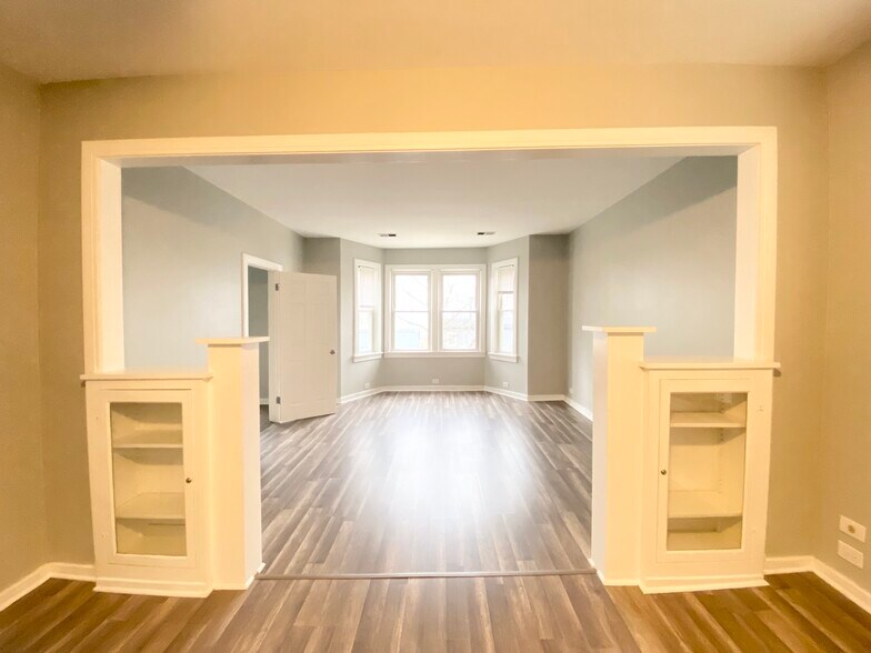 Building Photo - 2838 N Drake Ave