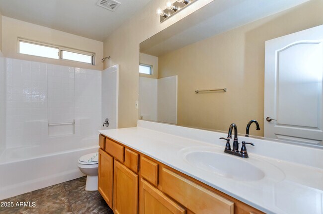 Building Photo - 413 W Weatherby Pl