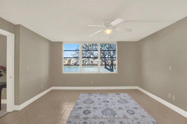 Building Photo - 7625 Sun Island Dr S