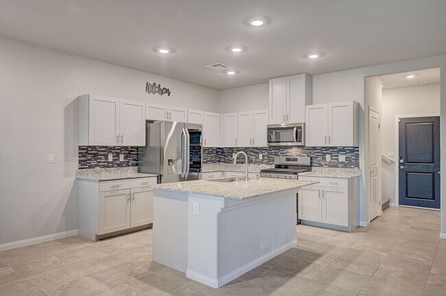 Building Photo - Spacious 4 Bedroom Home!