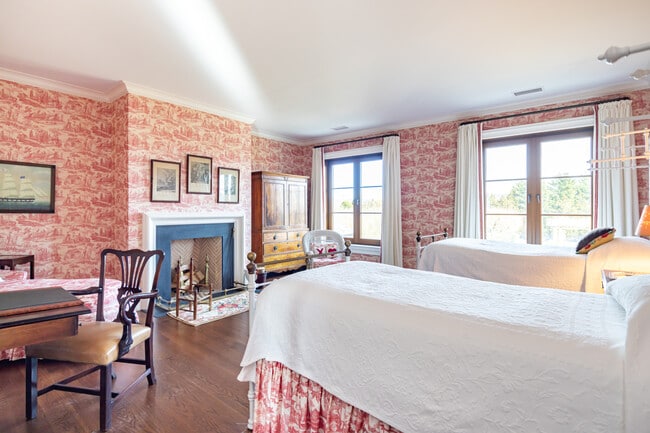 Building Photo - 286 Downs Path