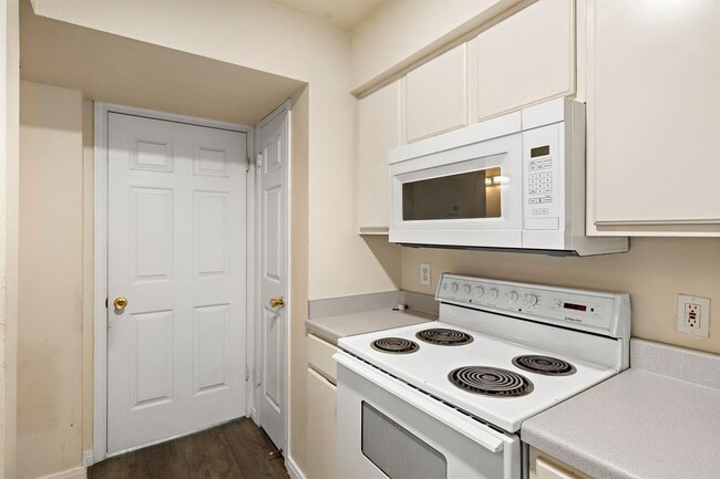Building Photo - 501 W 26th St