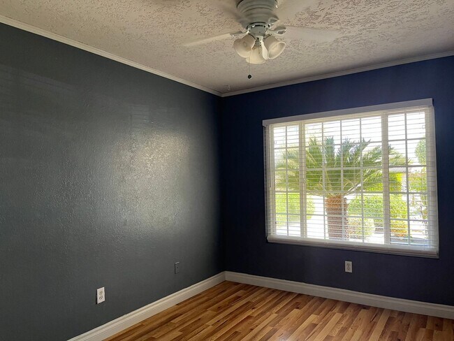 Building Photo - 4-Bedroom Home in Hesperia!