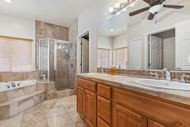 Building Photo - 4 Bedroom/ 4 Bathroom Home In Draper
