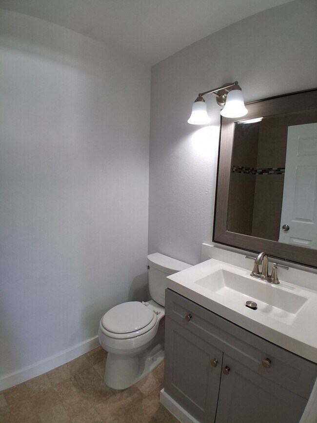 Building Photo - MOVE-IN SPECIAL: HALF OFF THE 1ST MONTH'S RENT – Beautifully Updated 2 Bedroom, 1 Bathroom Condo!