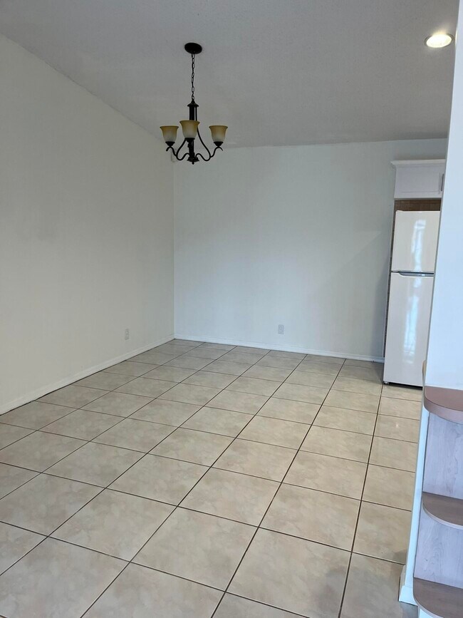 Building Photo - 4423 Woodstock Dr