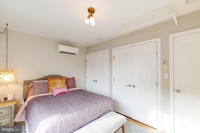 Building Photo - 1514 Newton St NW