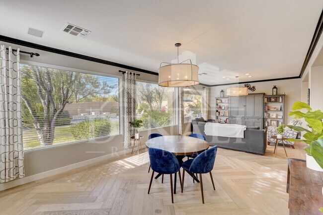 Building Photo - 40844 N Union Trail