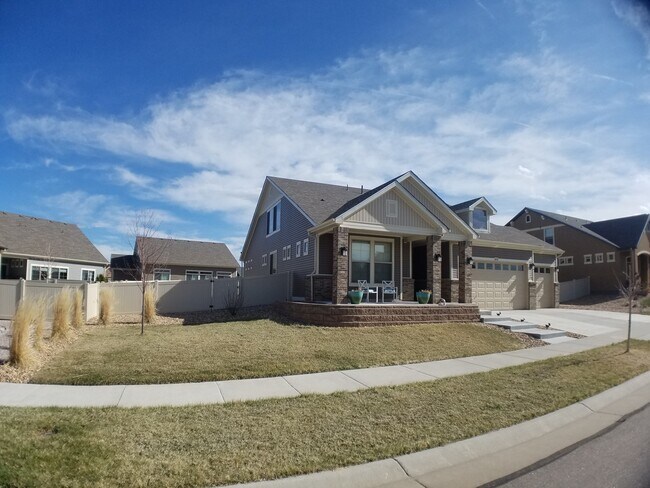 Building Photo - Single Family Home Main Floor Primary in F...