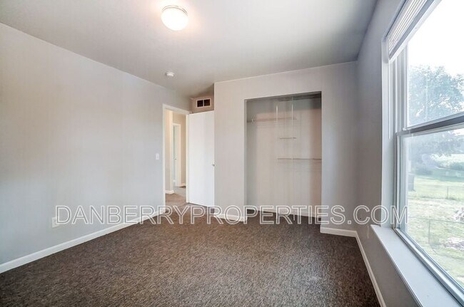 Building Photo - 3565 Turret Green Dr