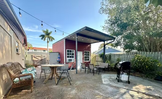 Building Photo - 10548 Lake Dr