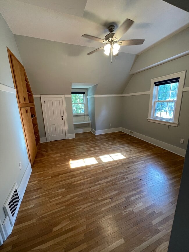 Building Photo - 2318 Storm St