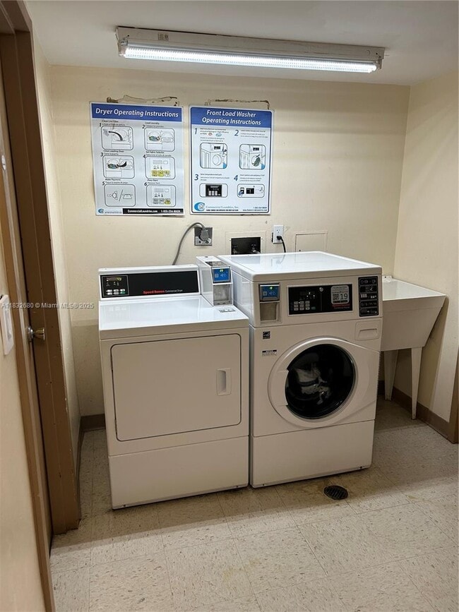 Building Photo - 2 bedroom in Aventura FL 33180