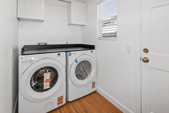 Building Photo - 3/2 Remodeled Home with Large Fenced Yard