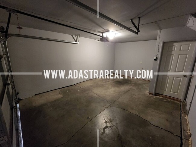 Building Photo - 212 Brookside Dr