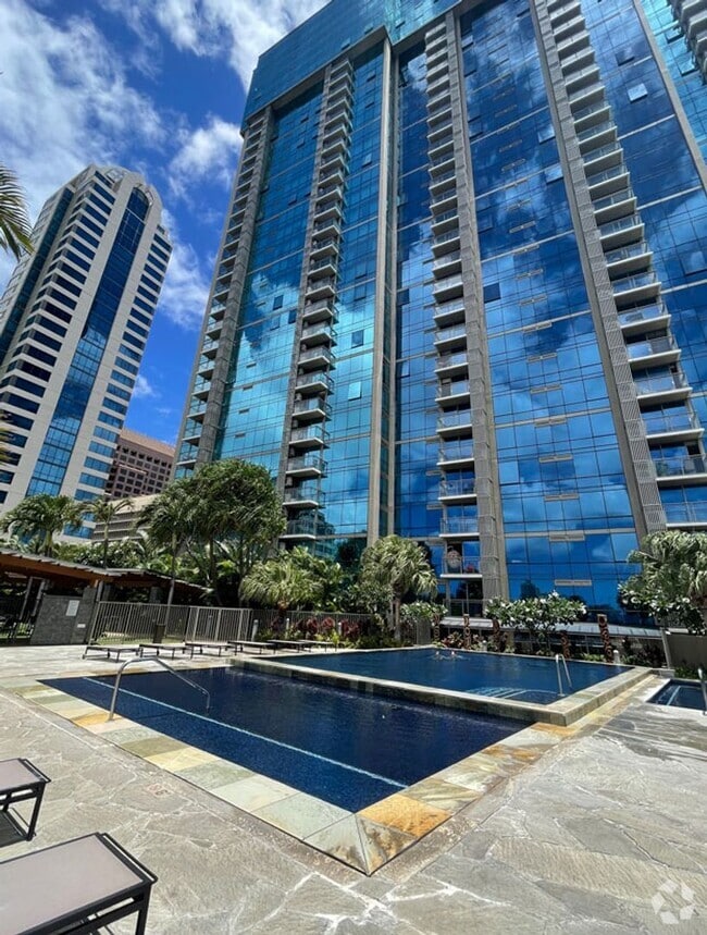Building Photo - Capitol Place - High Floor!