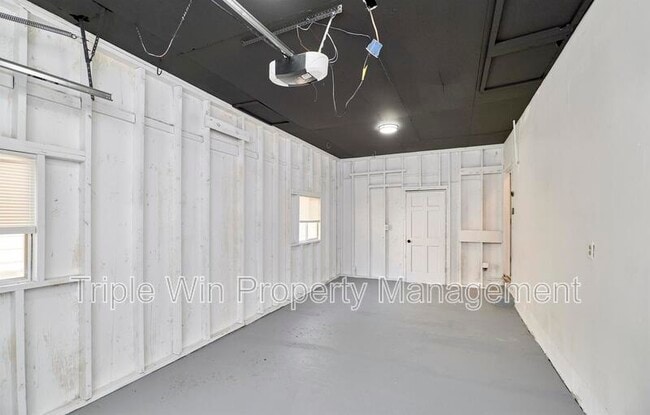 Building Photo - 10531 Fabick Dr