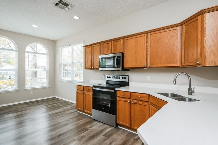 Building Photo - 1027 Lake Biscayne Way