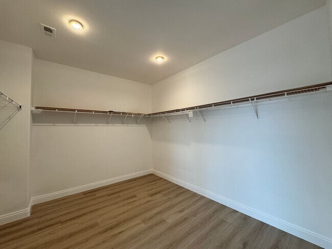 Building Photo - Spacious 6-Bedroom Estate in the Heart of Eastvale