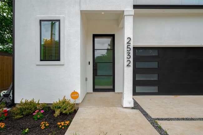 Building Photo - 2532 Wall St