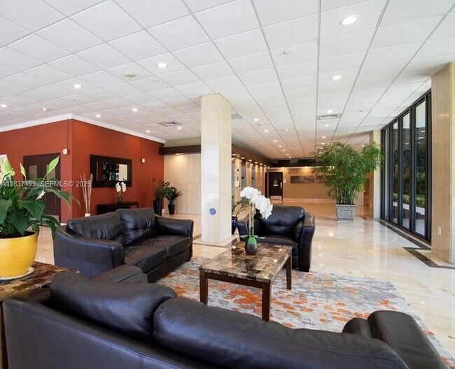 Building Photo - 400 Kings Point Dr