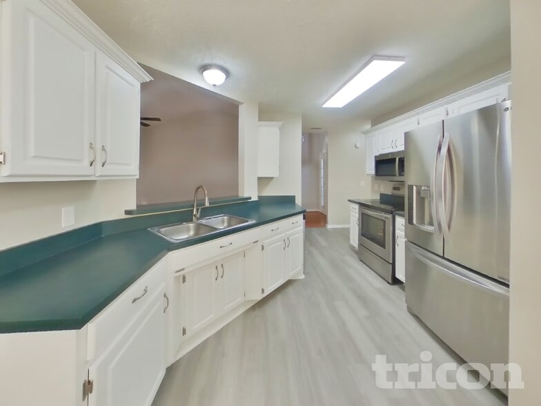 Building Photo - 2103 Academy Way