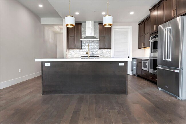 Building Photo - 16460 Wildhorse Lk Blvd