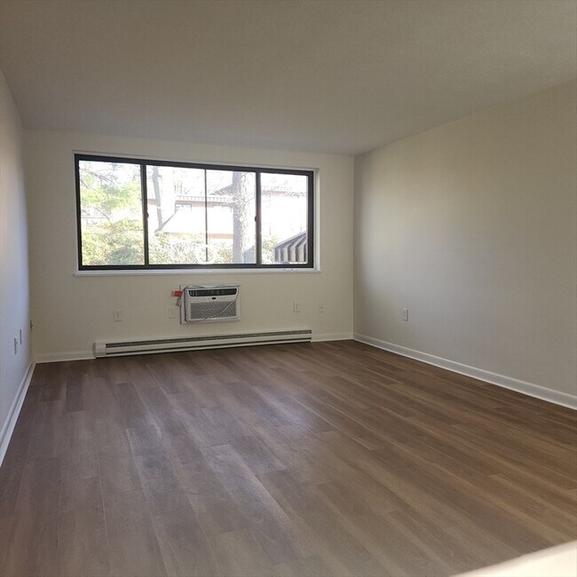 Building Photo - 1323 Worcester Rd