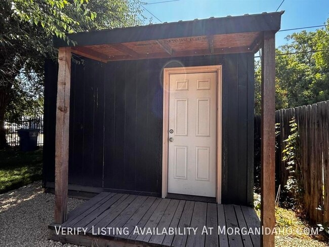 Building Photo - 516 18th Ave N