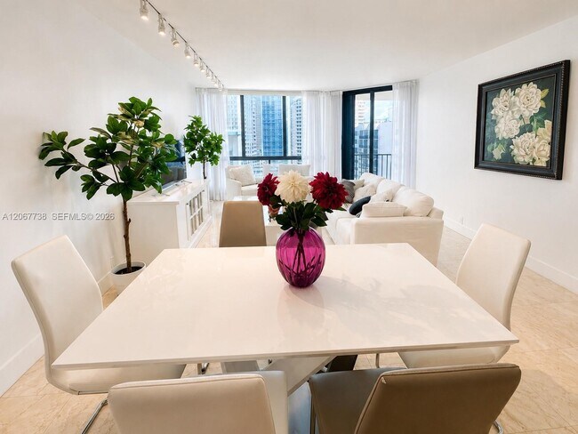 Building Photo - 520 Brickell Key Dr