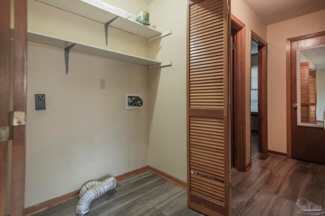 Building Photo - 496 Lownde Ave