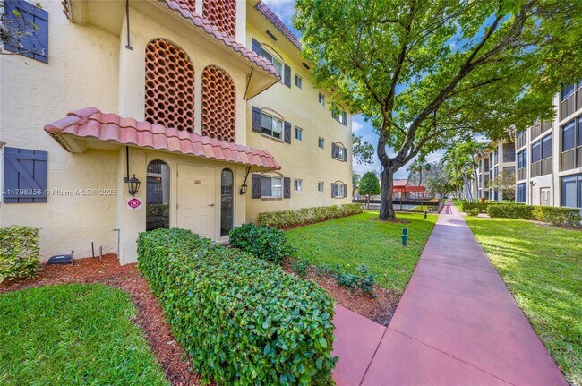 Building Photo - 257 S Cypress Rd