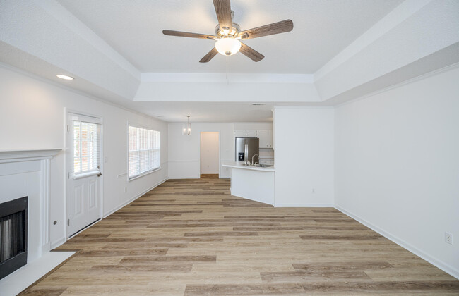 Building Photo - 245 Farmington Dr