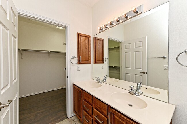 Building Photo - 111 Nassau Cir