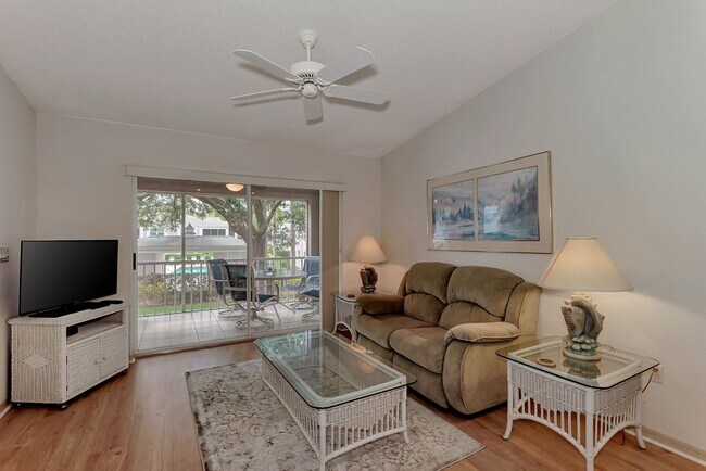 Building Photo - GEORGOUS 2 BEDROOM, 2BATHROOM, TURN KEY FU...